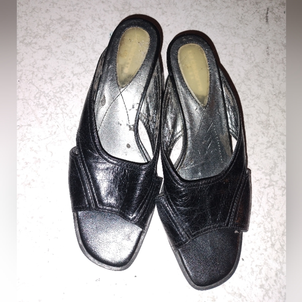 Liz Claiborne Black Women's Sandals 7.5 M Comfortable with Cushions